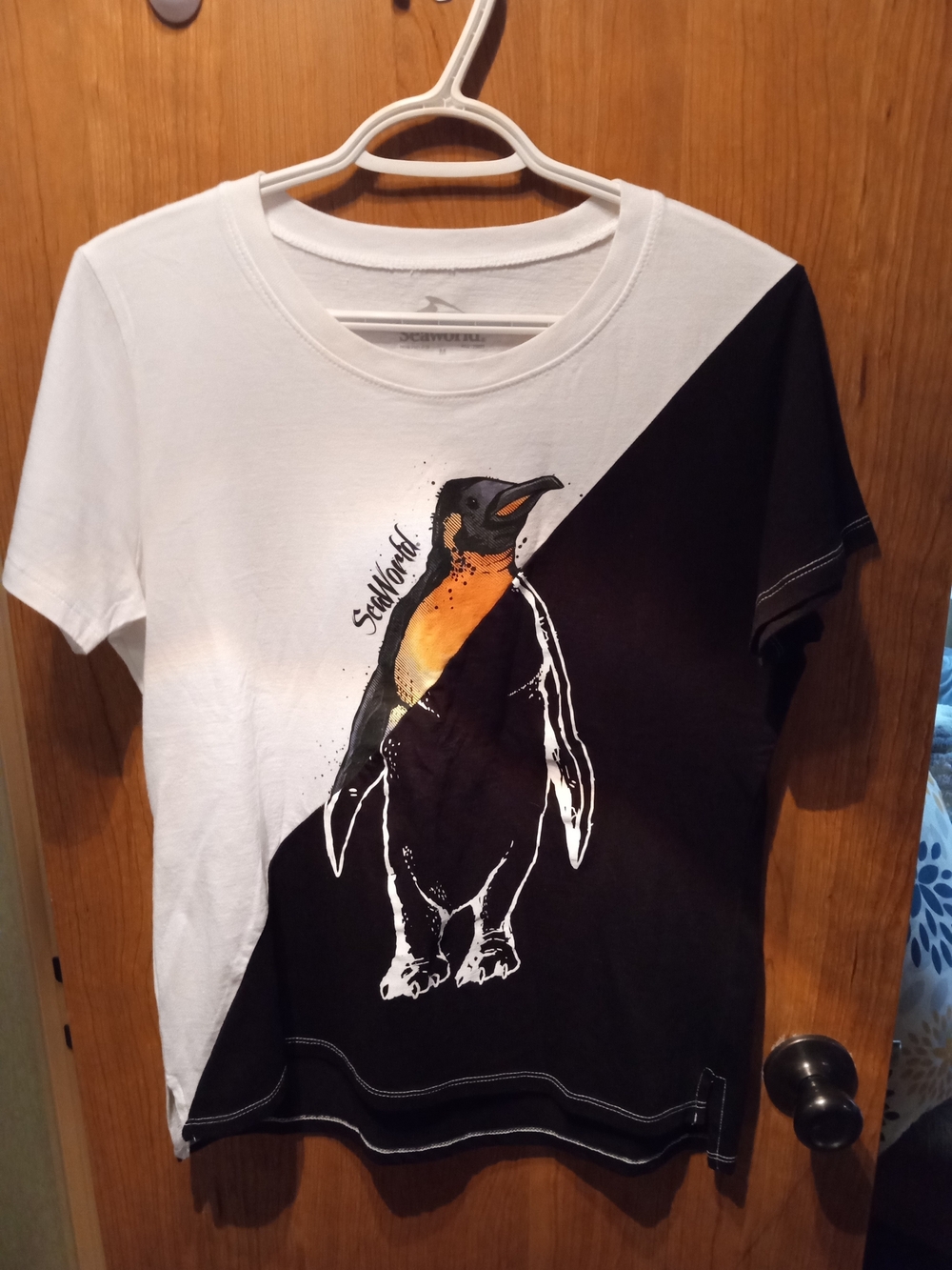 Woman's Retired Seaworld Original Tee Shirt With Penguin Design